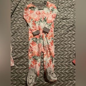 New unwashed Burt’s bees 12month zippy bundle